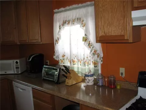 145 Chaplin St, Pawtucket, RI 02861 photo 8