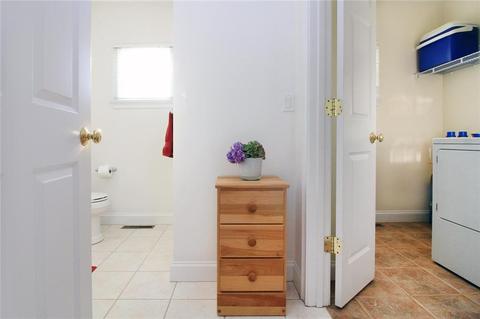 16 Paddock Ln, Middletown, RI 02842 photo 13
