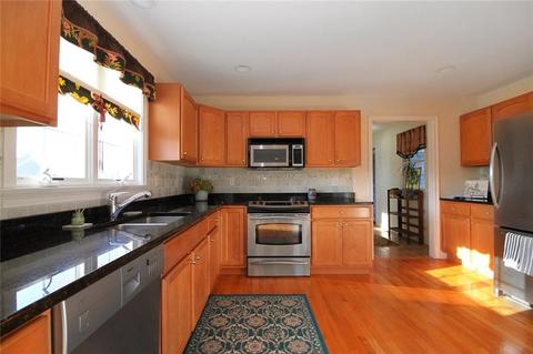 16 Paddock Ln, Middletown, RI 02842 photo 10