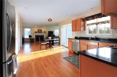 16 Paddock Ln, Middletown, RI 02842 photo 9