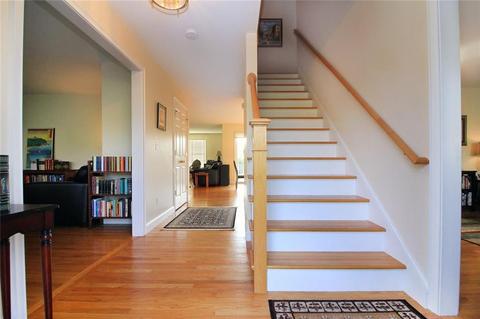 16 Paddock Ln, Middletown, RI 02842 photo 3