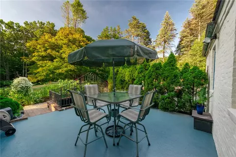 583 Harris Ave, Woonsocket, RI 02895 photo 14