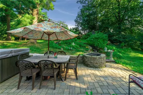583 Harris Ave, Woonsocket, RI 02895 photo 15
