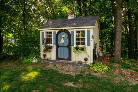 583 Harris Ave, Woonsocket, RI 02895 photo 11