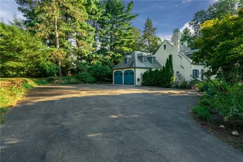 583 Harris Ave, Woonsocket, RI 02895 photo 9