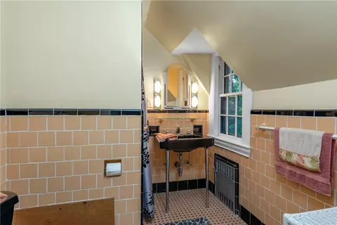 583 Harris Ave, Woonsocket, RI 02895 photo 31