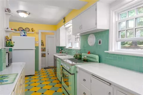583 Harris Ave, Woonsocket, RI 02895 photo 18