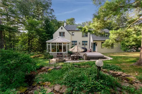 583 Harris Ave, Woonsocket, RI 02895 photo 3