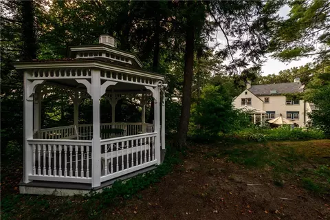 583 Harris Ave, Woonsocket, RI 02895 photo 5