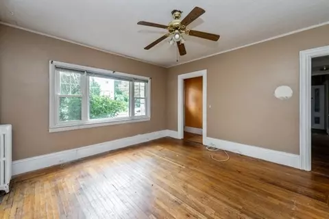 37 Summer St, Woonsocket, RI 02895 photo 5