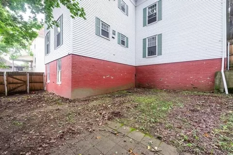 37 Summer St, Woonsocket, RI 02895 photo 3
