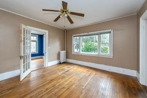 37 Summer St, Woonsocket, RI 02895 photo 4
