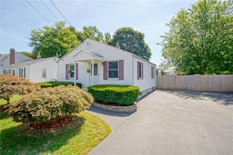 86 Falcon Ave, Warwick, RI 02888 photo 2