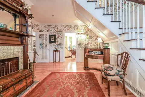 32 Broad St, Warren, RI 02885 photo 6