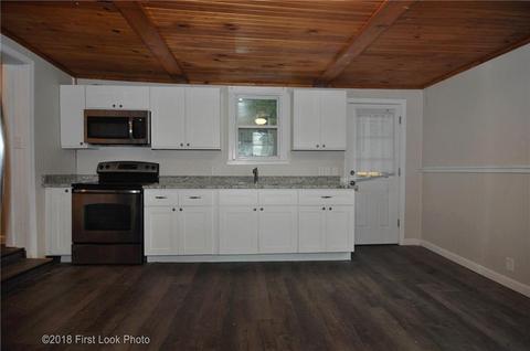 28 Bentley St, Woonsocket, RI 02895 photo 5