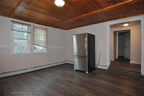 28 Bentley St, Woonsocket, RI 02895 photo 3
