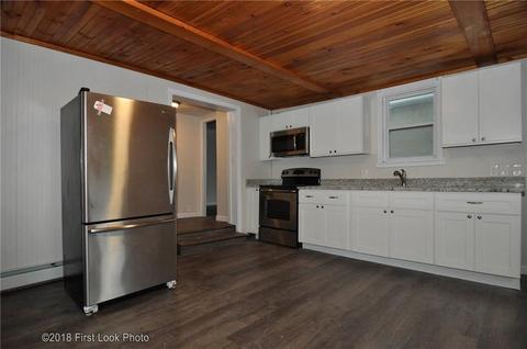 28 Bentley St, Woonsocket, RI 02895 photo 4