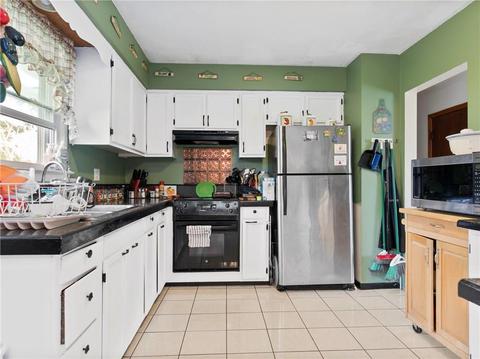 3 Aspinet Rd, Middletown, RI 02842 photo 4
