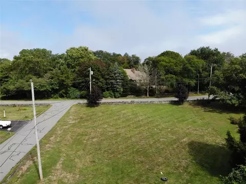 355 Third Beach Rd, Middletown, RI 02842 photo 3