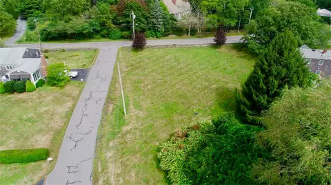 355 Third Beach Rd, Middletown, RI 02842 photo 2