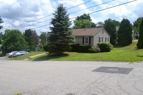 76 Sycamore St, Woonsocket, RI 02895 photo 4