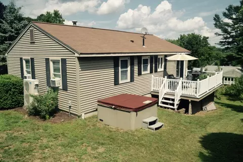 76 Sycamore St, Woonsocket, RI 02895 photo 3