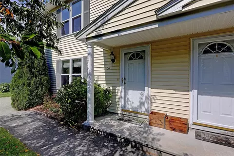 55 Chiswick Rd, Warwick, RI 02889 photo 2