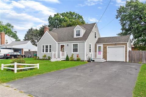 58 Massasoit Dr, Warwick, RI 02888 photo 2