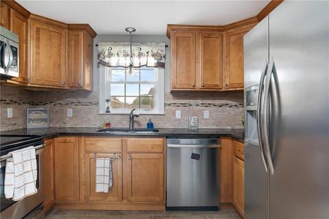 58 Massasoit Dr, Warwick, RI 02888 photo 5