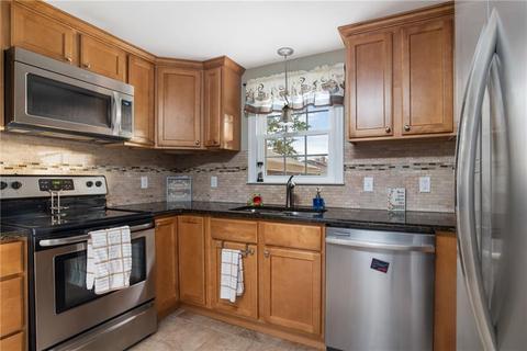 58 Massasoit Dr, Warwick, RI 02888 photo 4
