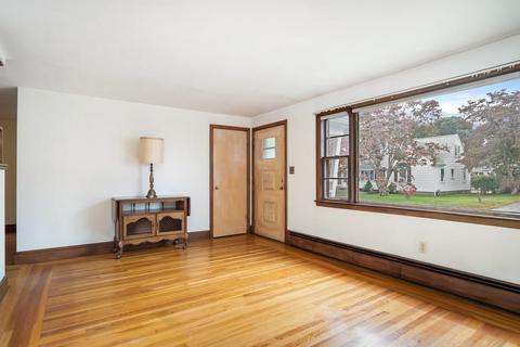 40 Newfield Ave, Warwick, RI 02888 photo 4
