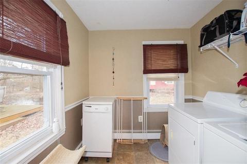34 Harris Ave, Warwick, RI 02889 photo 11