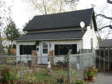 2 Forrest St, Warwick, RI 02889 photo 1