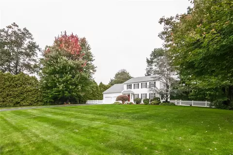 34 Castleton Dr, Cranston, RI 02921 photo 2