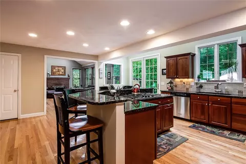 34 Castleton Dr, Cranston, RI 02921 photo 8