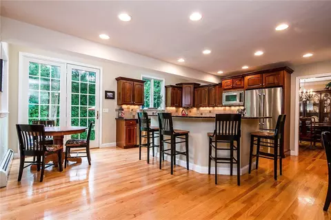 34 Castleton Dr, Cranston, RI 02921 photo 4