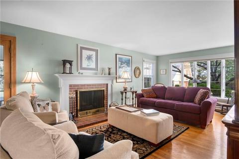 557 Budlong Rd, Cranston, RI 02920 photo 1