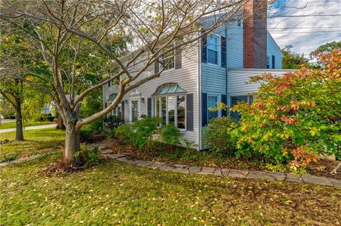 557 Budlong Rd, Cranston, RI 02920 photo 2
