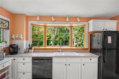 557 Budlong Rd, Cranston, RI 02920 photo 10