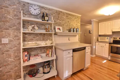 296 Hunt Ave, Warwick, RI 02886 photo 9