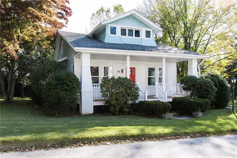 95 Beacon Ave, Woonsocket, RI 02895 photo 2