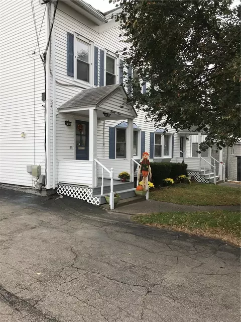 39 Roland St, Woonsocket, RI 02895 photo 3