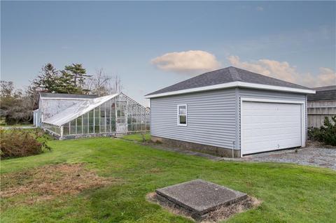 184 Peckham Ave, Middletown, RI 02842 photo 5