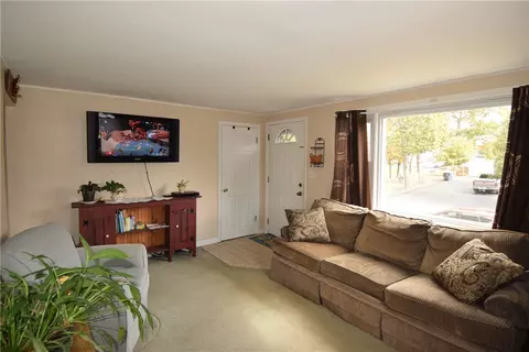 3 Quarry Rd, Warwick, RI 02889 photo 2