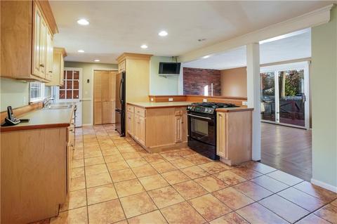 30 Haley Rd, Warwick, RI 02889 photo 3