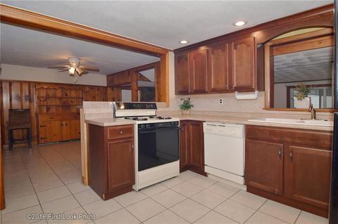 148 Endicott Dr, Warwick, RI 02888 photo 5
