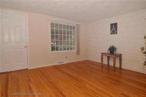 148 Endicott Dr, Warwick, RI 02888 photo 2