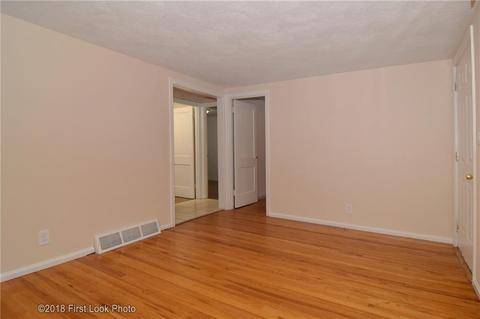 148 Endicott Dr, Warwick, RI 02888 photo 3