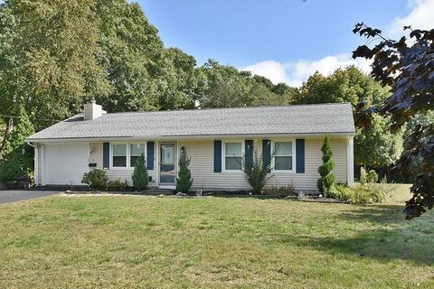 31 Apache Dr, Westerly, RI 02891 photo 2