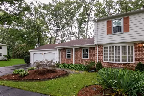 434 Red Chimney Dr, Warwick, RI 02886 photo 3